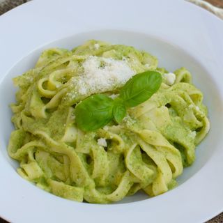 ფეტუჩინი ავოკადო და კრემ ყველით