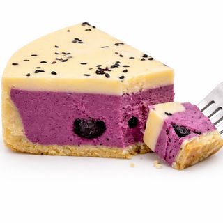 მარაკუიას ჩიზქეიქი შავი მოცხარით და მოცვით