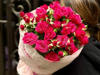 მალინისფერი ვარდები (M)