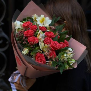 ალსტრომერეა თეთრი