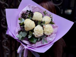 თეთრი პიონის თაიგული