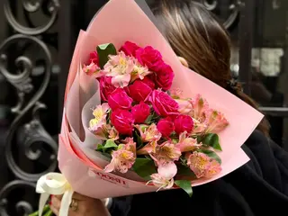 ვარდისფერი ალსტრომერეა (M)