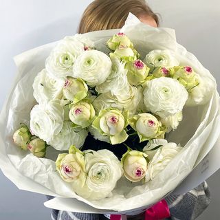 რანუნკულუსი და სპრეი ვარდი 3148