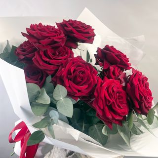 9 ვარდი ევკალიპტით 3180