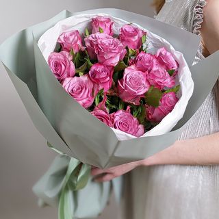  თაიგული თხუთმეთი ლილისფერი ვარდებისაგან 1192