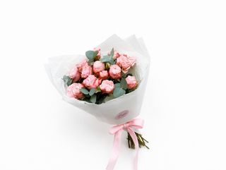 4 ტოტი “Madam Bombastic” roses