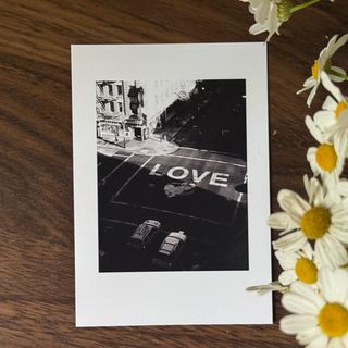 “Love” შავთეთრი