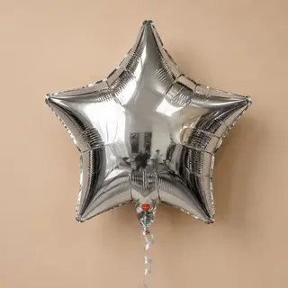 ვერცხლისფერი ფოლგირებული ვარსკლავი