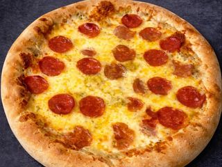 პიცა ხუთი ყველი პეპერონით 33სმ