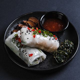 სპრინგ-როლები ბოსტნეულით და მუერის სოკოთი (spring roll veg)