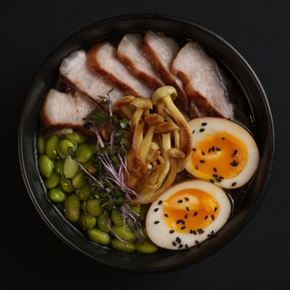 რამენი - იაპონური წვნიანი  ღორის ხორცით (ramen- pork)