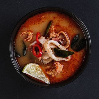 ტომ იამი - ტაილანდური წვნიანი ზღვის პროდუქტებით (tom yam sea food)