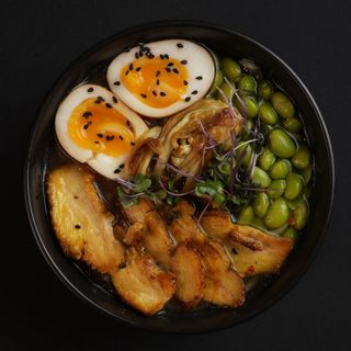 რამენი - იაპონური წვნიანი  ქათმით (ramen -chicken)