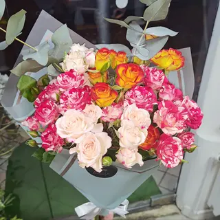 #18 Spray Roses