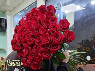 #34 Valentines Favourite 100 Roses