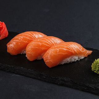 ორაგულის ნიგირი (Salmon nigiri)