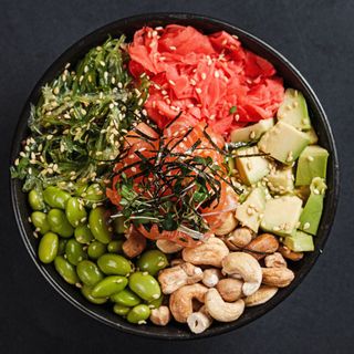 ორაგულის პოკე (salmon poke)