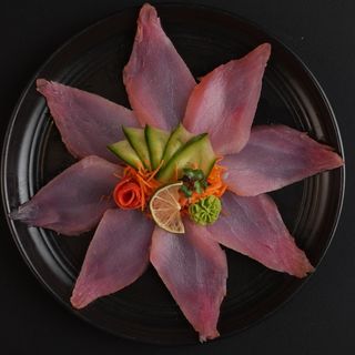 საშიმი ტუნა (tuna sashimi)