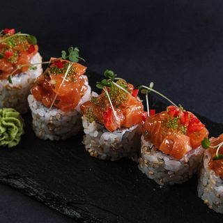 ცხარე ორაგულის როლი (spicy salmon)