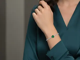 თეთრ ოქროში ამოვლებული 925 ვერცხლის სამკაული / Silver jewelry plated in white gold.
