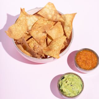 მექსიკური ნაჩო და გუაკამოლე