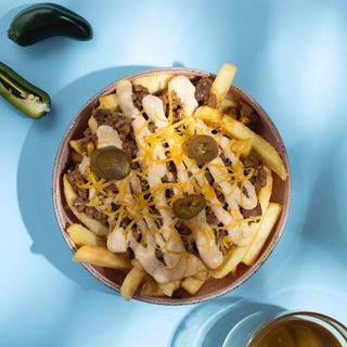 ჩილი კონ კარნე ღორის ხორცით & ფრი