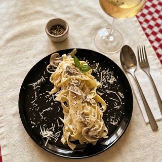 პასტა ნაღებით და სოკოთი