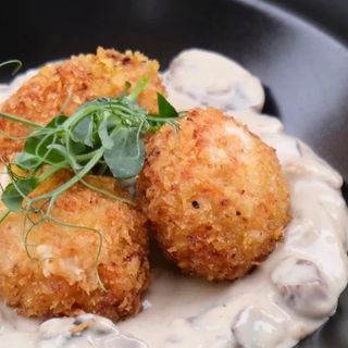 ქათმის ბურტულები სოკოს სოუსში / Chicken meatballs