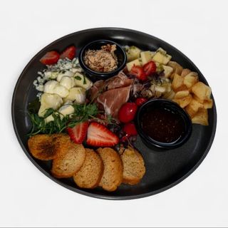 ღვინის თეფში / Wine Plate