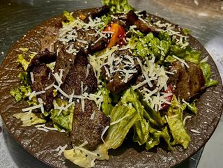 სტეიკ სალათი