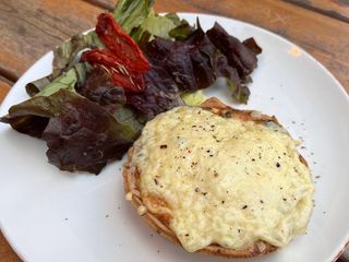 ქიში ხახვით და ბეკონით