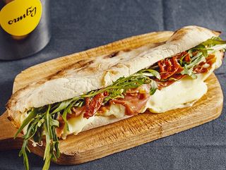 ჰამონის და სულგუნის სენდვიჩი