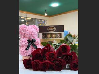 სასაჩუქრე ნაკრები წითელი ვარდებით