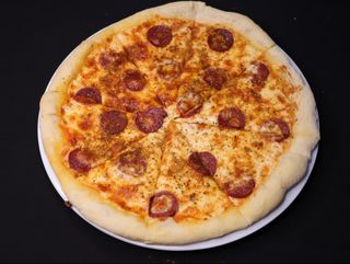პეპერონის პიცა 28 სმ (362)