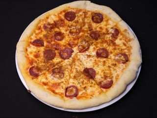 პეპერონის პიცა 33 სმ (368)