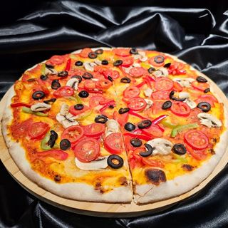 იტალიური პიცა ბოსტნეულით