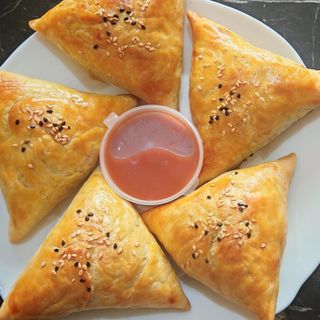 Ismoloq somsa (ისმოილოკ სომსა