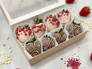 მარწყვი შოკოლადში 8 ცალი