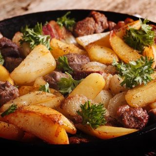 შემწვარი კარტოფილი ღორის ხორცით