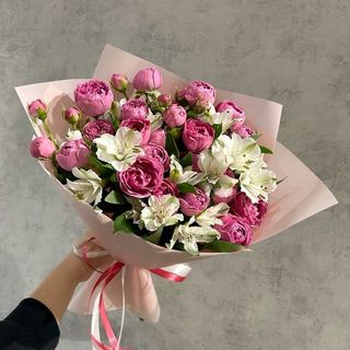 სპრეი ვარდები და ასტრომერიაბი