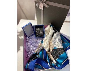 ბროში,შარფი