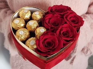 წითელი ვარდი და როშენის შოკოლადი