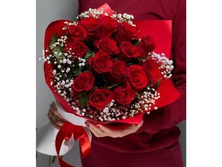 წითელი ვარდები (15 ც) და გიფსოფილები