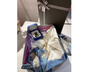 ბროში,შარფი