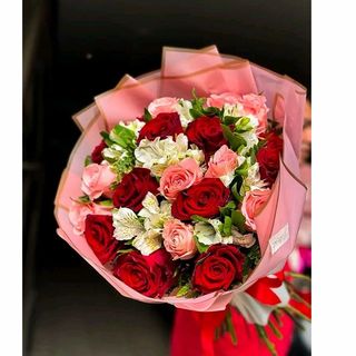 წითელი ვარდებინდა ასტრომერიები