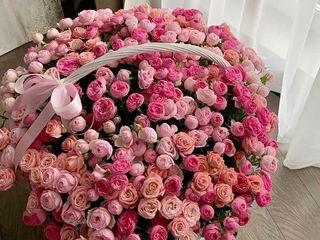 ვარდები კალათით