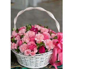 ყვავილების მიქსი კალათში