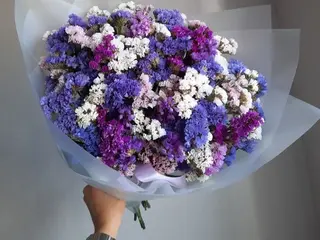 ფერადი ლიმონიუმების თაიგული