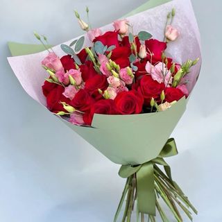 ეუსტომები და წითელი ვარდები
