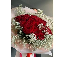 წითელი ვარდები (20ც) და გიფსოფილების თაიგული